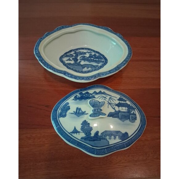 Blue and White Lidded Dish Butterfly Handle Canton Chincoserie 8 x 6.5 In - Picture 4 of 9